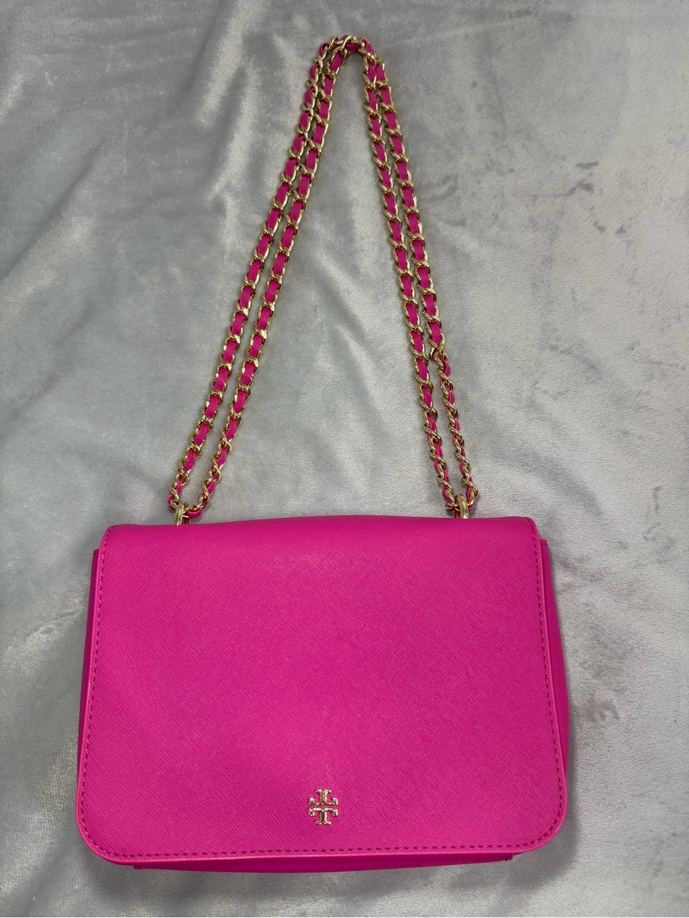 Tory Burch Hot Pink Crossbody Bag with Gold Chain - Picture 4 of 9